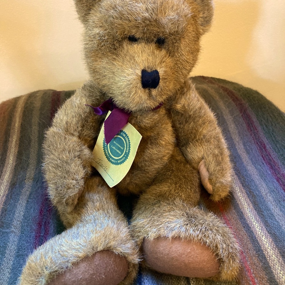 Boyds Bears “Travis B. Bean” bear